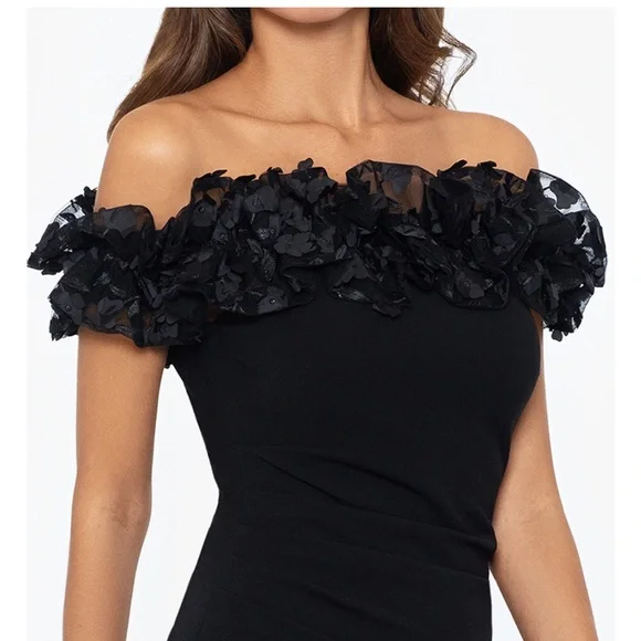 Black gown - Picture 4 of 5